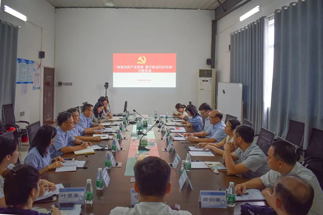 The party branch of Guangxi SUNLONG Company cooperated with the party committee of Yongcheng Bus Company and the fifth party branch of the Municipal Finance Bureau to carry out the theme party day activities