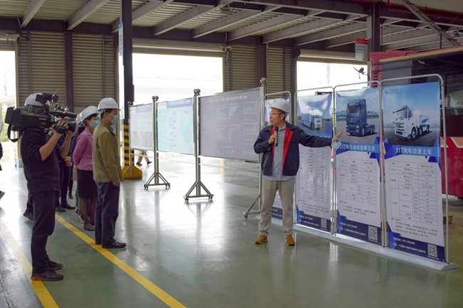 Liu Zhilie, deputy director of the Standing Committee of the Nanning Municipal People's Congress, and his delegation visited SUNLONG, Guangxi, to investigate and guide the work
